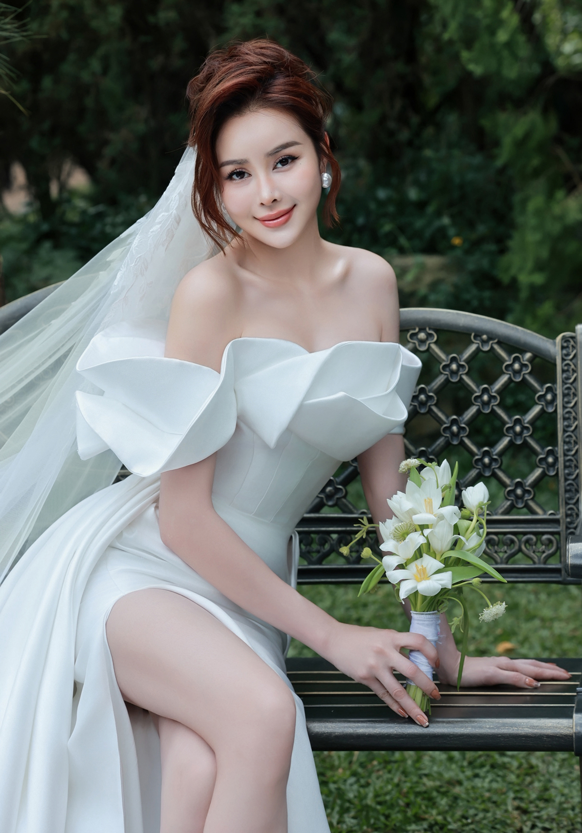 Hoa hậu Điện ảnh 2016 được khen trẻ đẹp, quyến rũ ở tuổi 33. Cô kín tiếng về đời tư, hiếm khi chia sẻ chuyện tình cảm.