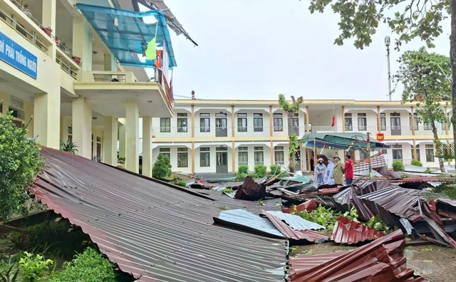 Một trường học ở Hà Tĩnh bị thiệt hại do bão số 10.