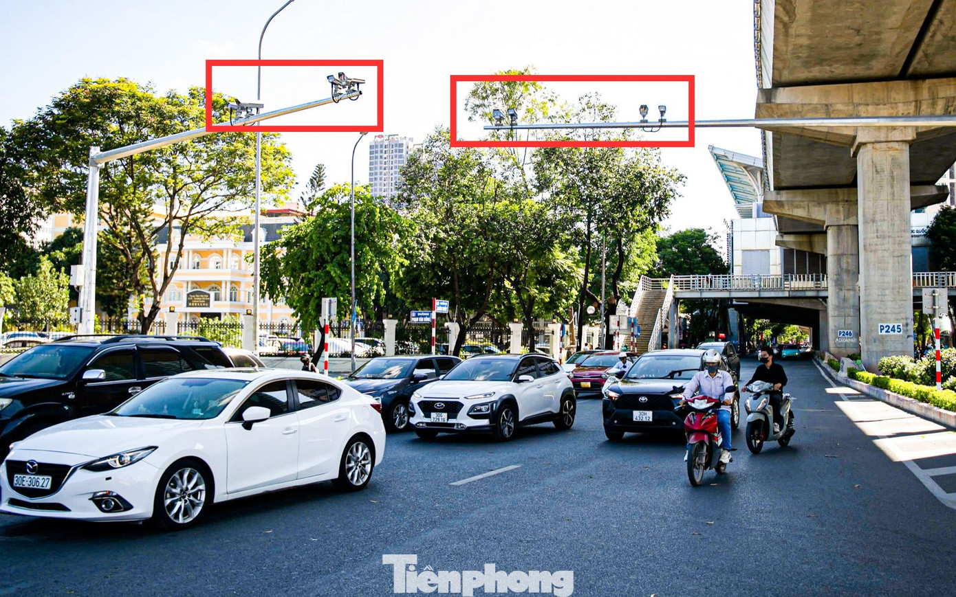 Theo đề án được UBND thành phố Hà Nội phê duyệt, thành phố sẽ lắp đặt hơn 40.000 camera trên các tuyến giao thông, trong đó khoảng 16.000 camera phục vụ công tác quản lý nhà nước về an toàn giao thông, môi trường và trật tự đô thị. Việc triển khai được thực hiện trong giai đoạn 2025 - 2030.