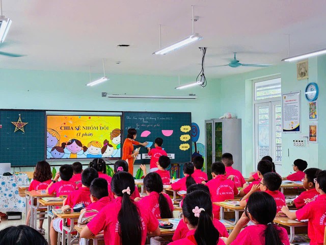 Theo Luật Nhà giáo 2025, lương của nhà giáo được xếp cao nhất trong hệ thống thang bậc lương hành chính sự nghiệp. Ảnh minh họa: THPD