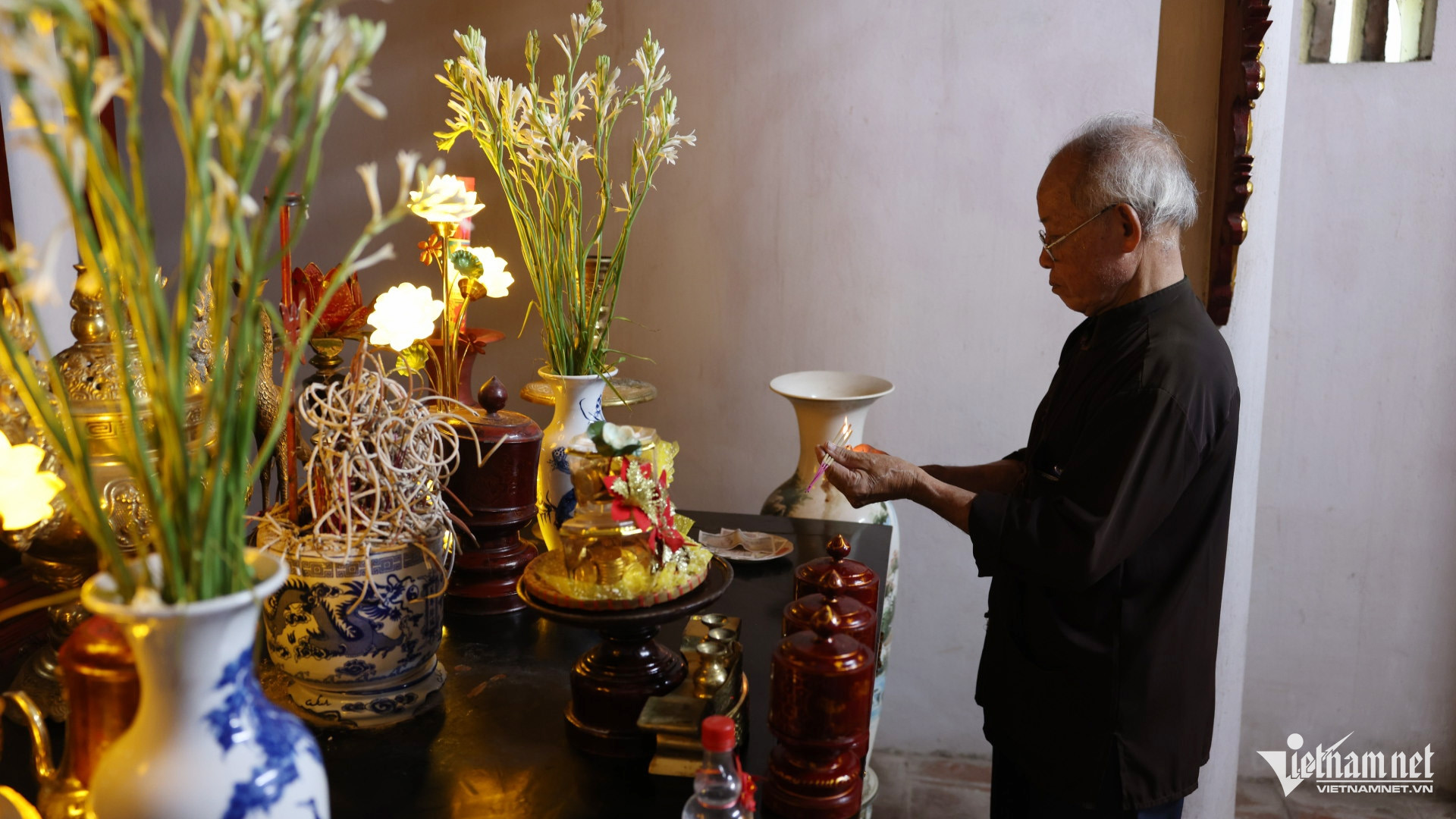Cụ từ Lê Văn Long đã có 20 năm trông coi đền thờ Đỗ Khắc Chung.  