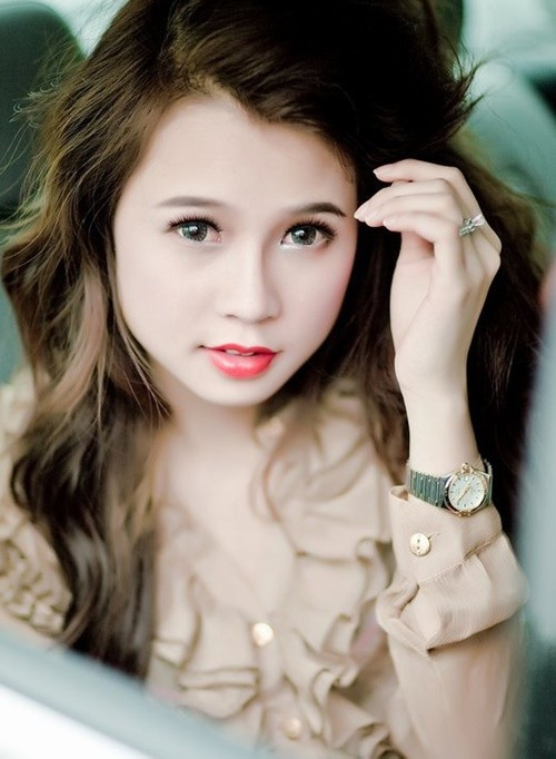 Nhan sắc Sam từ hot girl tuổi teen đến bà mẹ hai con vẫn xinh ngọt ngào - 2