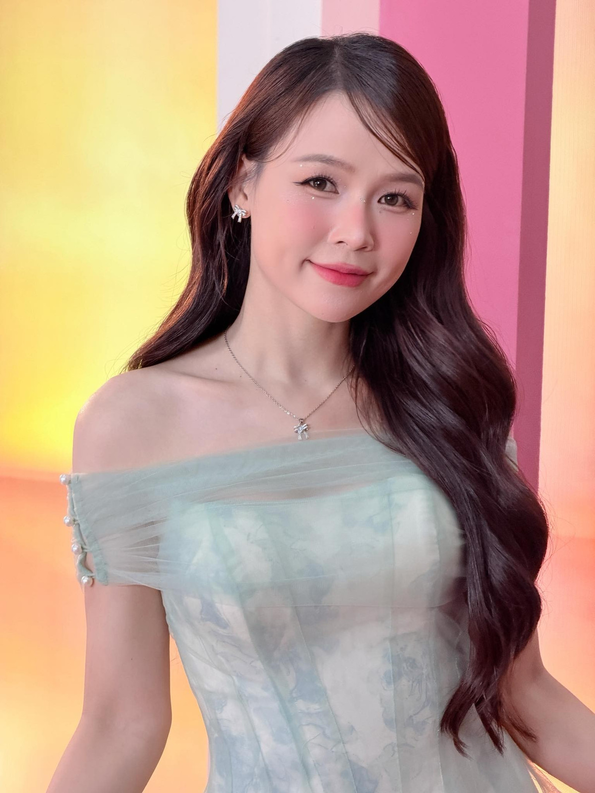 Nhan sắc Sam từ hot girl tuổi teen đến bà mẹ hai con vẫn xinh ngọt ngào - 8