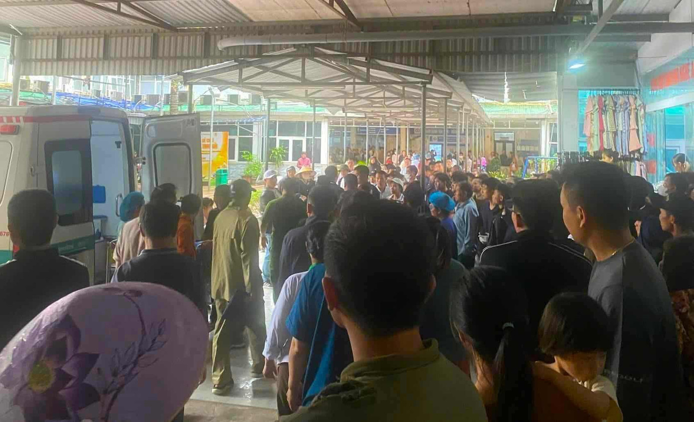 Đối tượng dùng dao tấn công khiến 3 nhân viên y tế và 2 người nhà bệnh nhân bị thương.