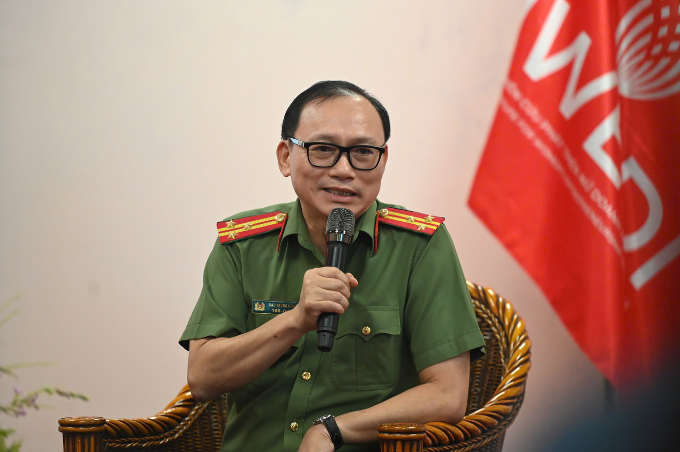 Thượng tá, tiến sĩ, Nhà nghiên cứu tội phạm học Đào Trung Hiếu.