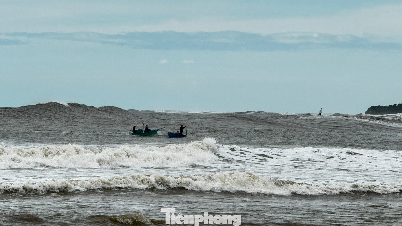 amp;#34;Đánh liềuamp;#34; ra khơi giữa sóng lớn, ngư dân Quảng Ngãi trúng đậm - 2
