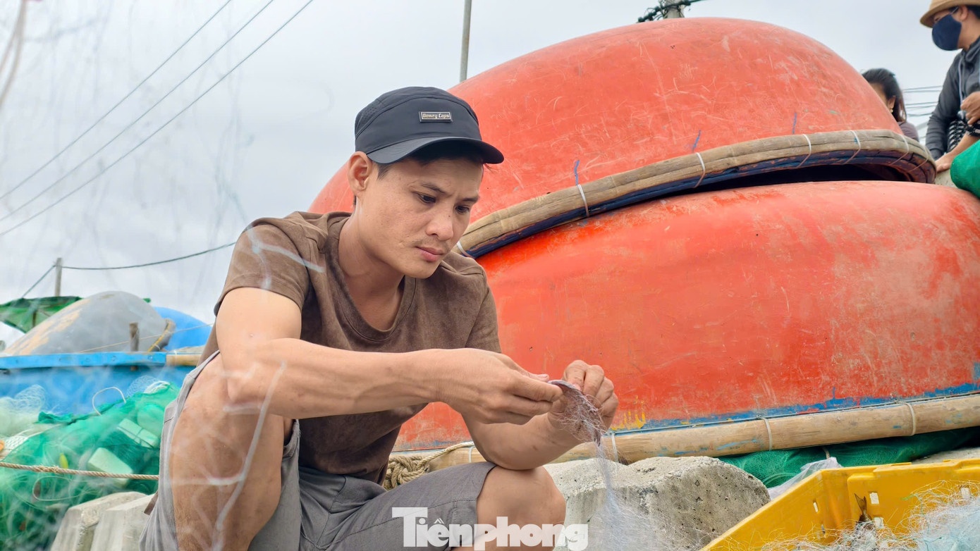 amp;#34;Đánh liềuamp;#34; ra khơi giữa sóng lớn, ngư dân Quảng Ngãi trúng đậm - 23