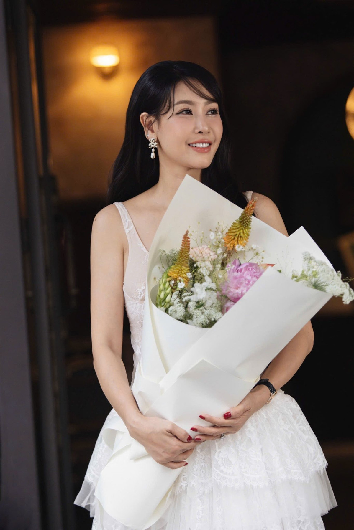 Hoa hậu Hà Kiều Anh rạng rỡ, trẻ trung ngỡ ngàng ở tuổi U50 - 4