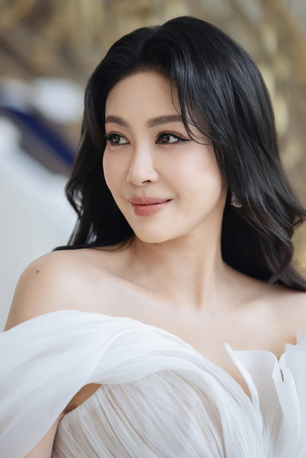 Hoa hậu Hà Kiều Anh rạng rỡ, trẻ trung ngỡ ngàng ở tuổi U50 - 8