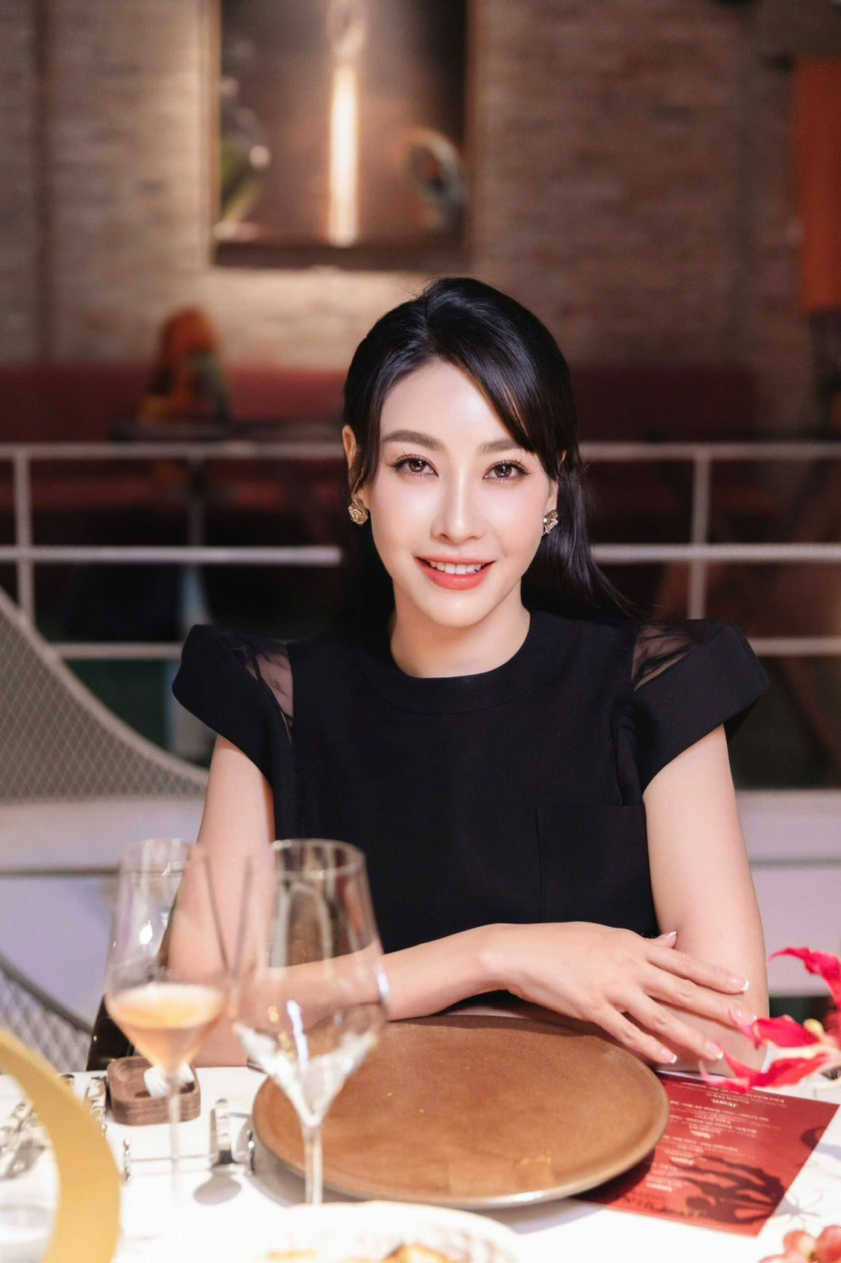 Hoa hậu Hà Kiều Anh rạng rỡ, trẻ trung ngỡ ngàng ở tuổi U50 - 9