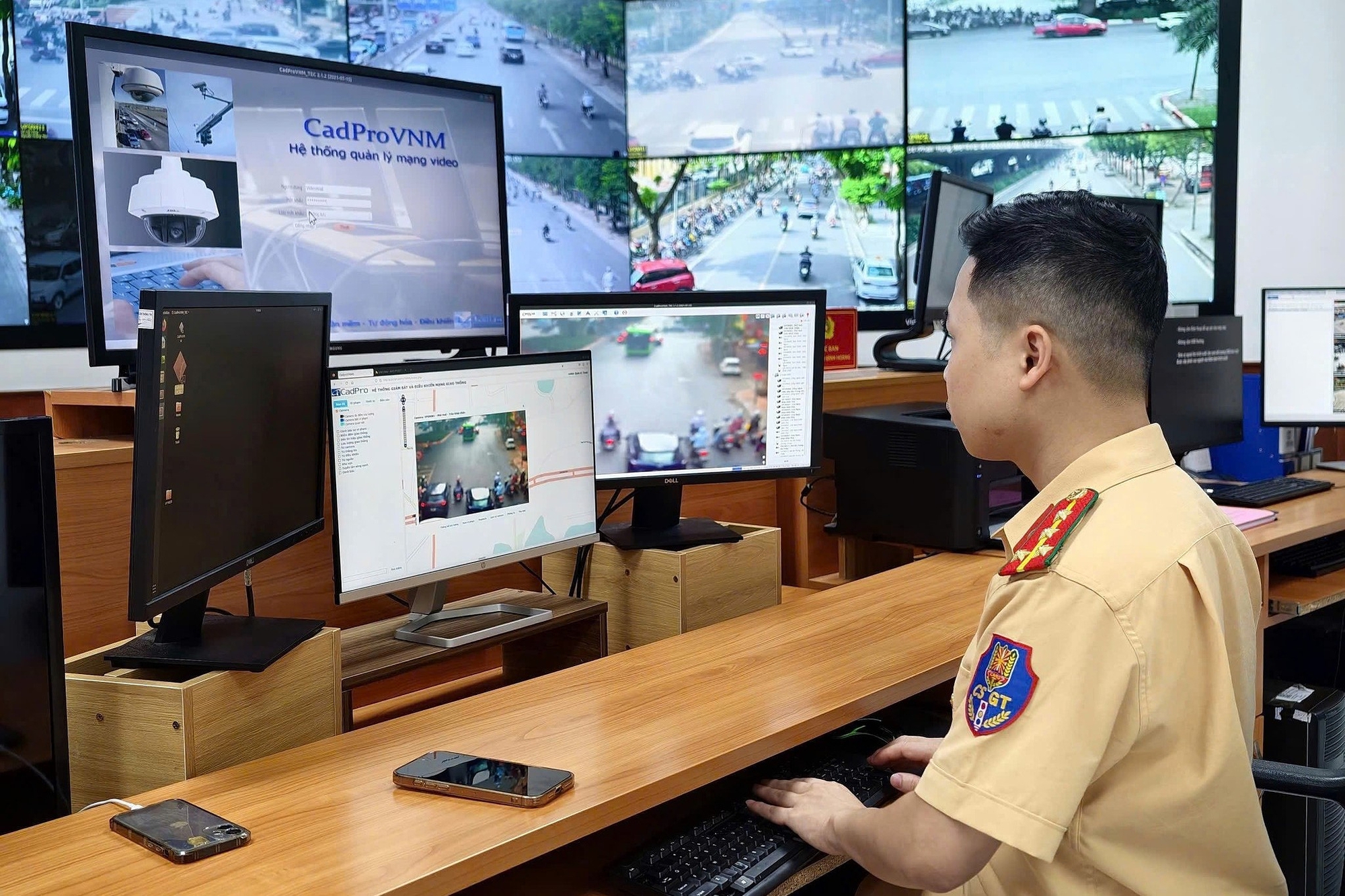 Các biển số sẽ được nhận dạng và cảnh báo cho lực lượng chức năng. Ảnh: Cục CSGT