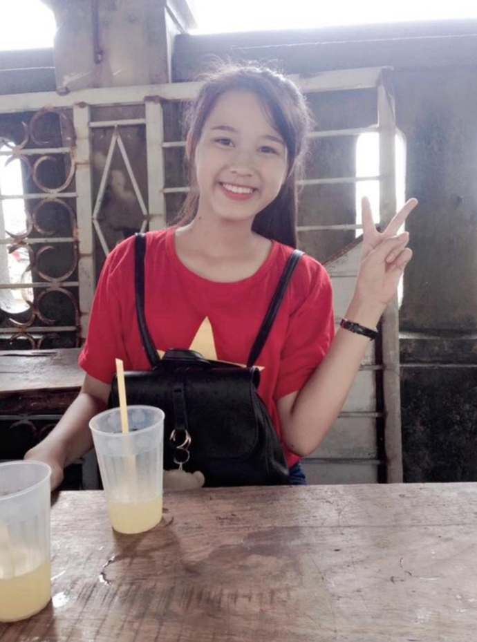 Đỗ Thị Hà trong bức ảnh năm 16 tuổi. Cô khoe nụ cười sáng, gương mặt mộc mạc.