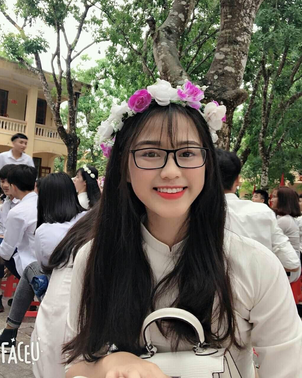 Cô gây thiện cảm với nét đẹp nhẹ nhàng.