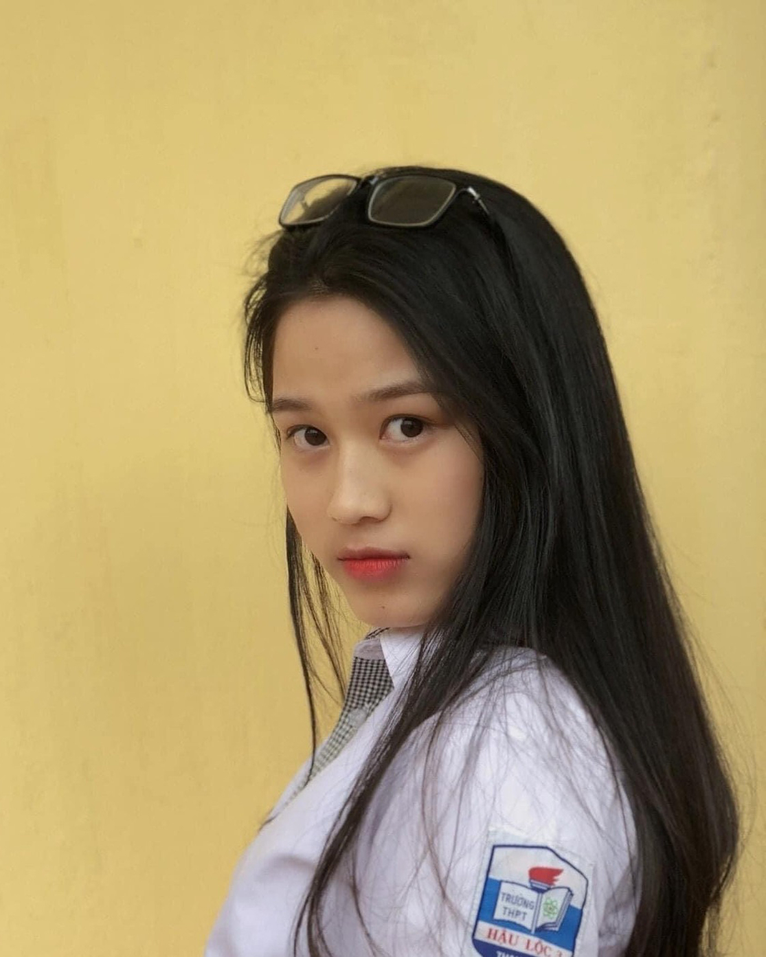 Đỗ Thị Hà năm 16 tuổi khi diện chiếc sơ mi trắng đồng phục của THPT Hậu Lộc 3.