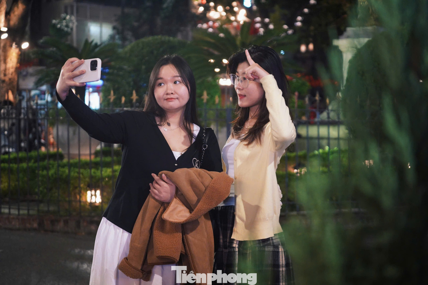 Gió lạnh amp;#34;chạm phốamp;#34;, người Hà Nội rủ nhau check-in đầu mùa - 3