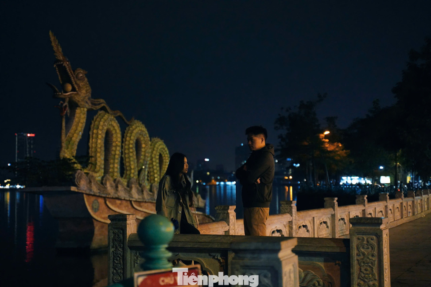 Gió lạnh amp;#34;chạm phốamp;#34;, người Hà Nội rủ nhau check-in đầu mùa - 13