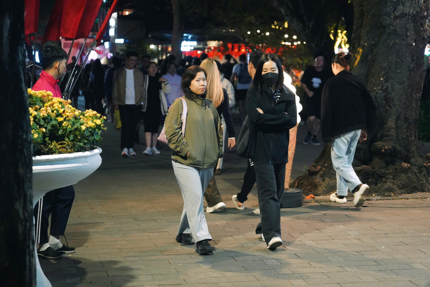 Gió lạnh amp;#34;chạm phốamp;#34;, người Hà Nội rủ nhau check-in đầu mùa - 7