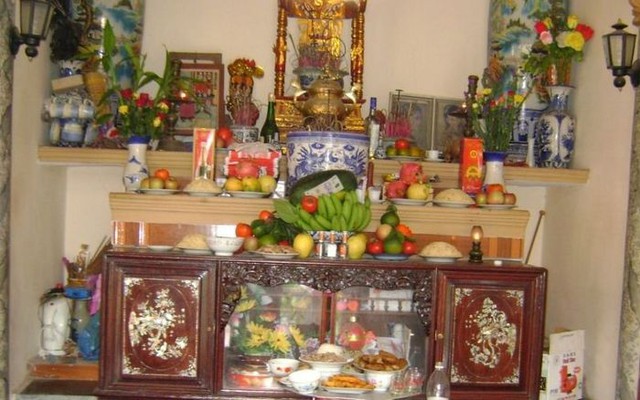Trong văn hóa thờ cúng của người Việt, bàn thờ gia tiên giữ một vị trí vô cùng quan trọng.