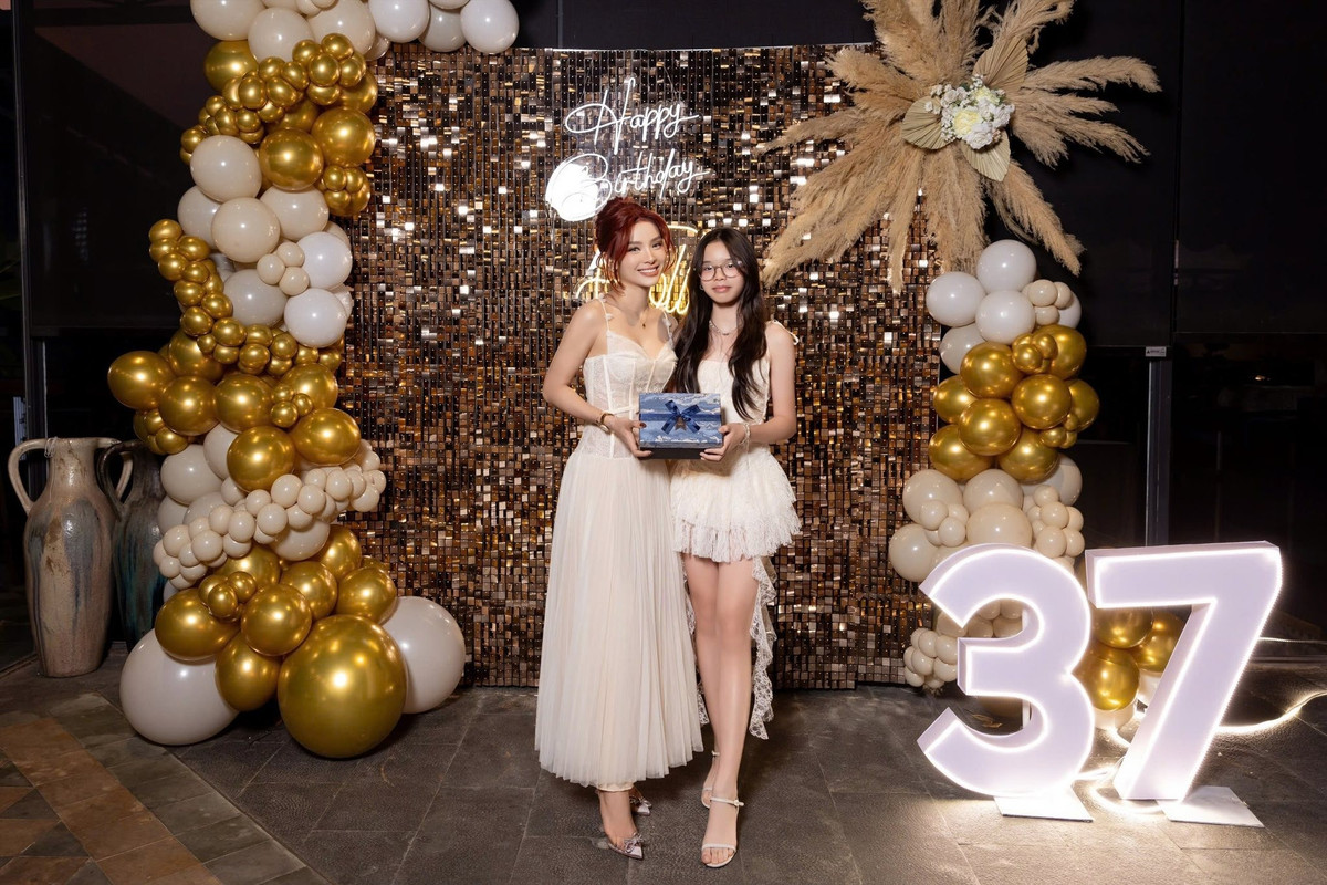 Phương Trinh Jolie và con gái giấu kín 9 năm gây sốt vì như hai chị em - 7