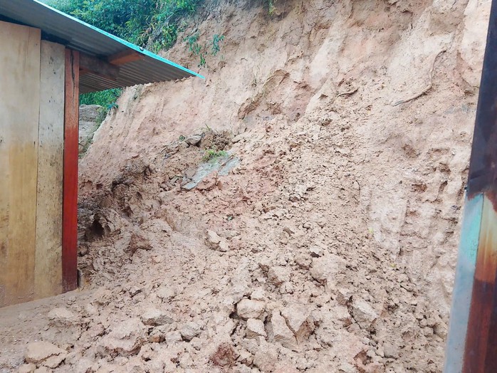 Đà Nẵng mưa đặc biệt lớn, nhiều nơi sạt lở, thủy điện xả lũ lưu lượng amp;#34;khủngamp;#34; - 3