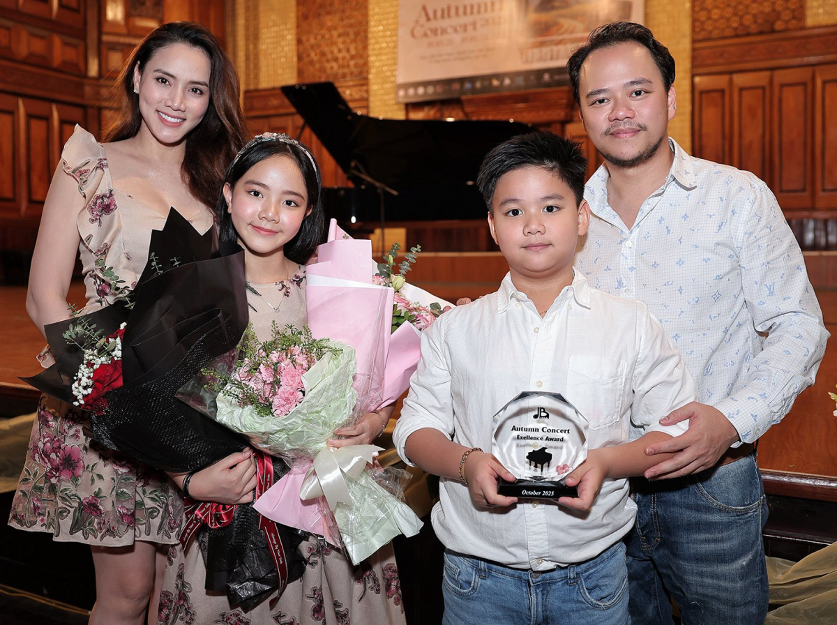 Con thứ ba kháu khỉnh của Trang Nhung và chồng đạo diễn - 11