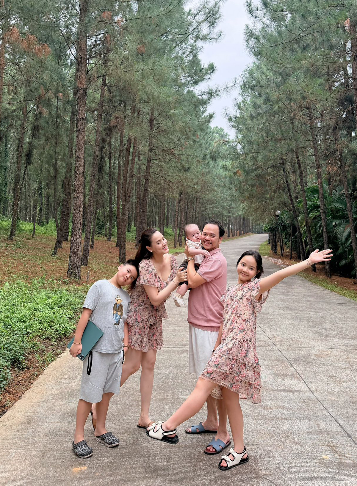 Con thứ ba kháu khỉnh của Trang Nhung và chồng đạo diễn - 5