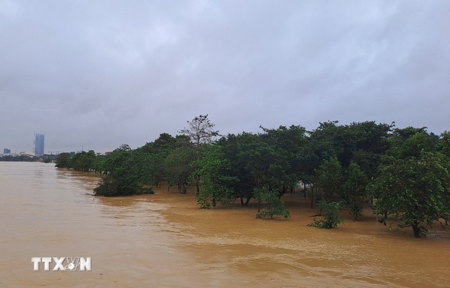 Lũ trên sông Hương trên báo động 3 gây ngập úng tại nhiều khu vực. Ảnh: Nguyên Lý
