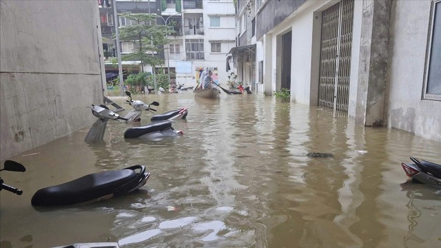 Lũ lịch sử amp;#34;nhấn chìmamp;#34; nhiều nơi ở Huế, Đà Nẵng, cảnh báo lũ quét và sạt lở đất 6 tỉnh - 14