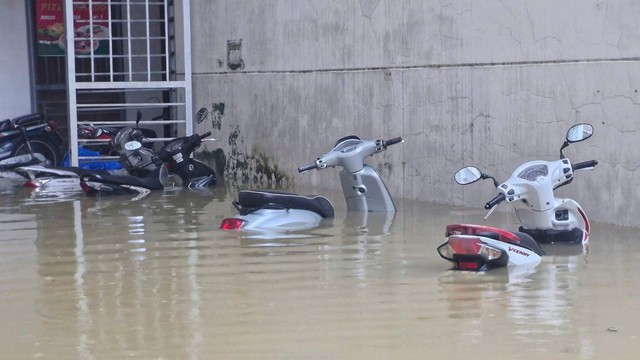 Nhiều khu vực dân cư bị ngập sâu. Ảnh: Ngọc Văn