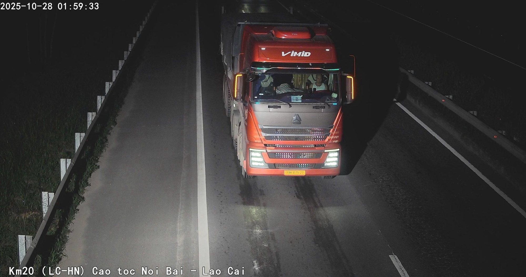 Một trường hợp tài xế không thắt giây an toàn bị camera AI phát hiện trên cao tốc Nội Bài - Lào Cai tối 28/10. Ảnh: Cục CSGT