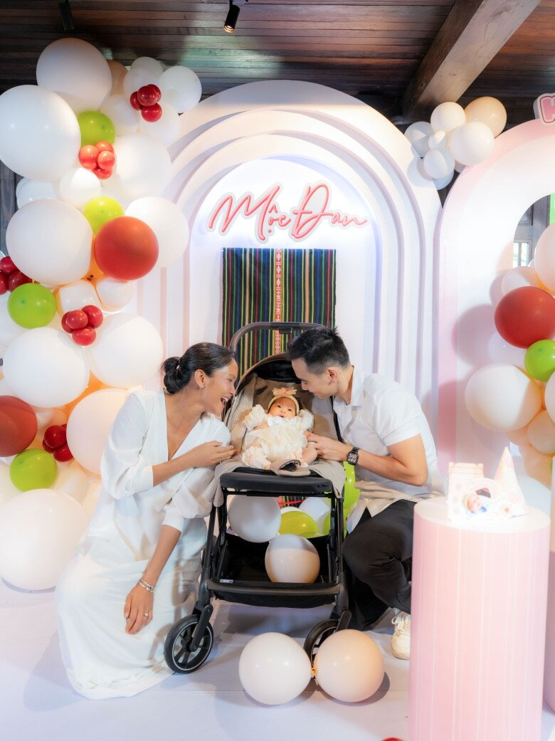 Cặp đôi hạnh phúc đón con đầu lòng vào tháng 9/2025.