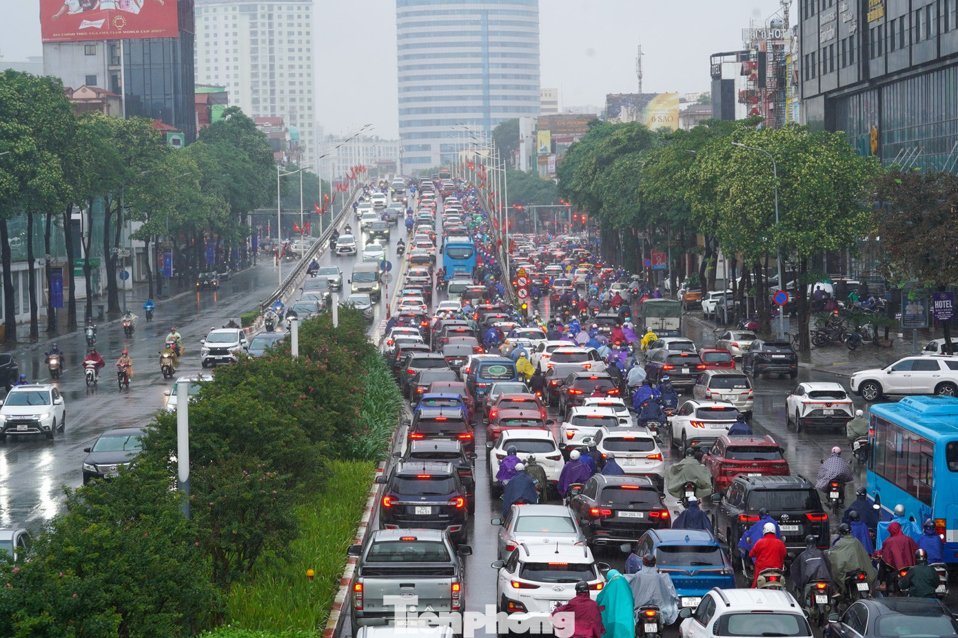 img src/upload/4-2025/images/2025-10-31/1761884945-tp-tienphong-149-width1390height926.jpg width660 /