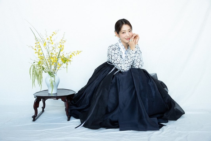 Park Shin Hye chứng minh rằng, thay vì chạy theo xu hướng làm đẹp tức thời, một chế độ ăn uống cân bằng và sự kiên trì mới chính là bí quyết giúp làn da khỏe mạnh, bền vững theo thời gian. Ảnh: Instagram ssinz7