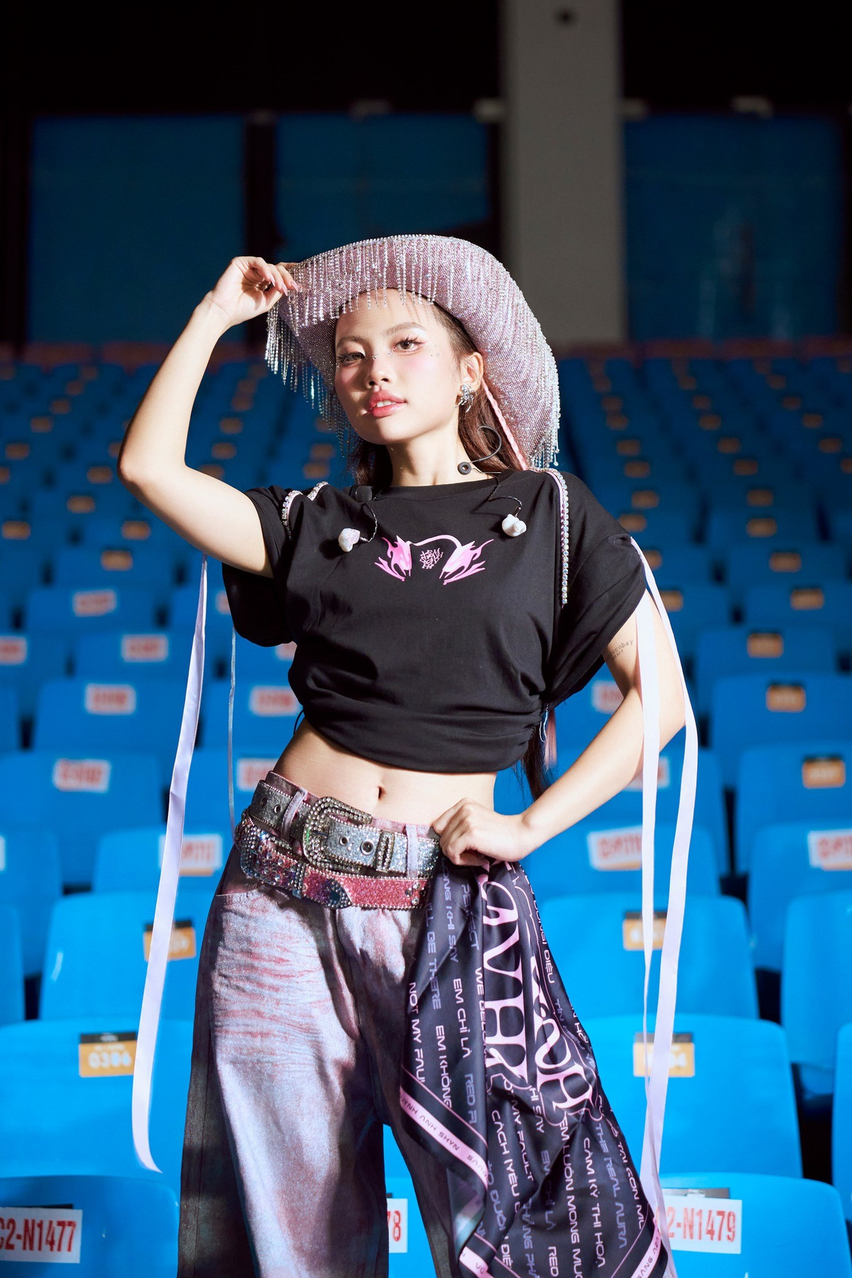 Không còn amp;#34;chị Bảyamp;#34; ngoan hiền, Phương Mỹ Chi nay khiến netizen ngỡ ngàng - 9