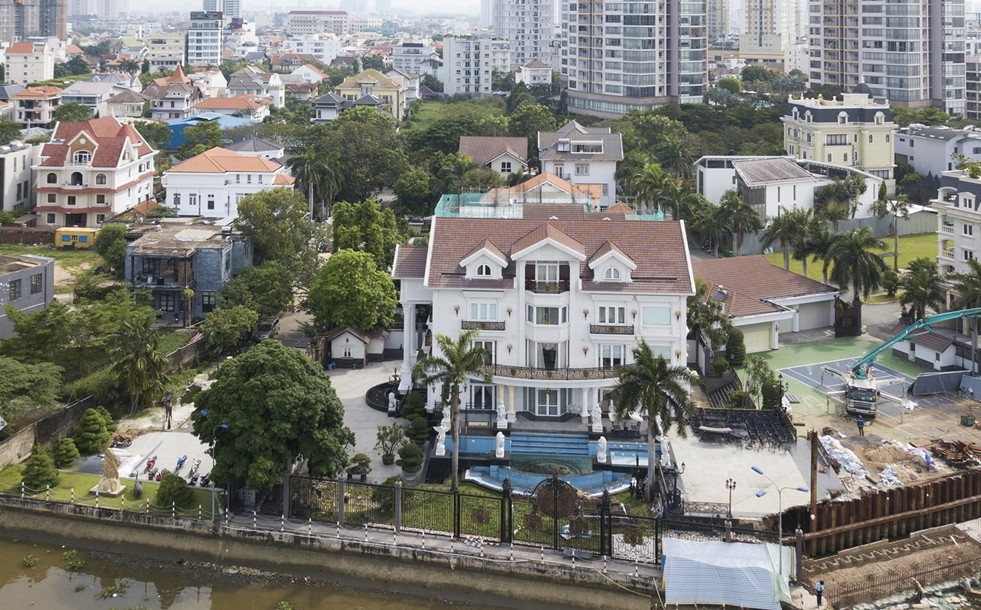 Toàn cảnh biệt thự 3 mặt tiền của gia đình tỷ phú Johnathan Hạnh Nguyễn - 4