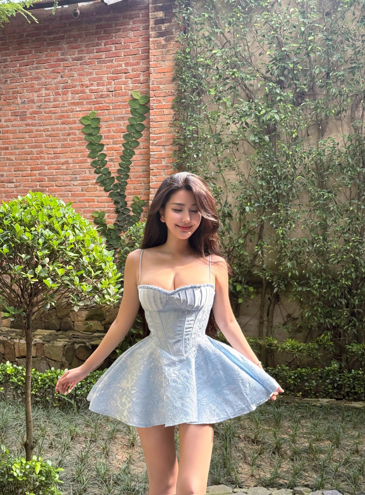 Nhan sắc như búp bê của amp;#34;đệ nhất hot girl Sài Gònamp;#34; Võ Ngọc Trân - 2