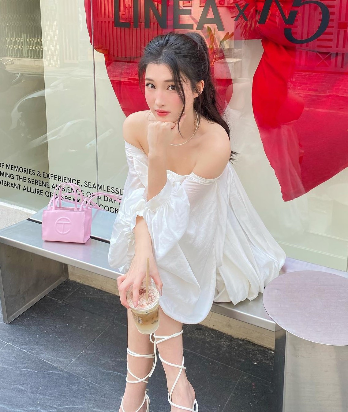 Không chỉ dừng lại ở vẻ đẹp tự nhiên, Phương Nhi còn được đánh giá là một trong những nàng hậu chăm chỉ biến hóa hình ảnh nhất.