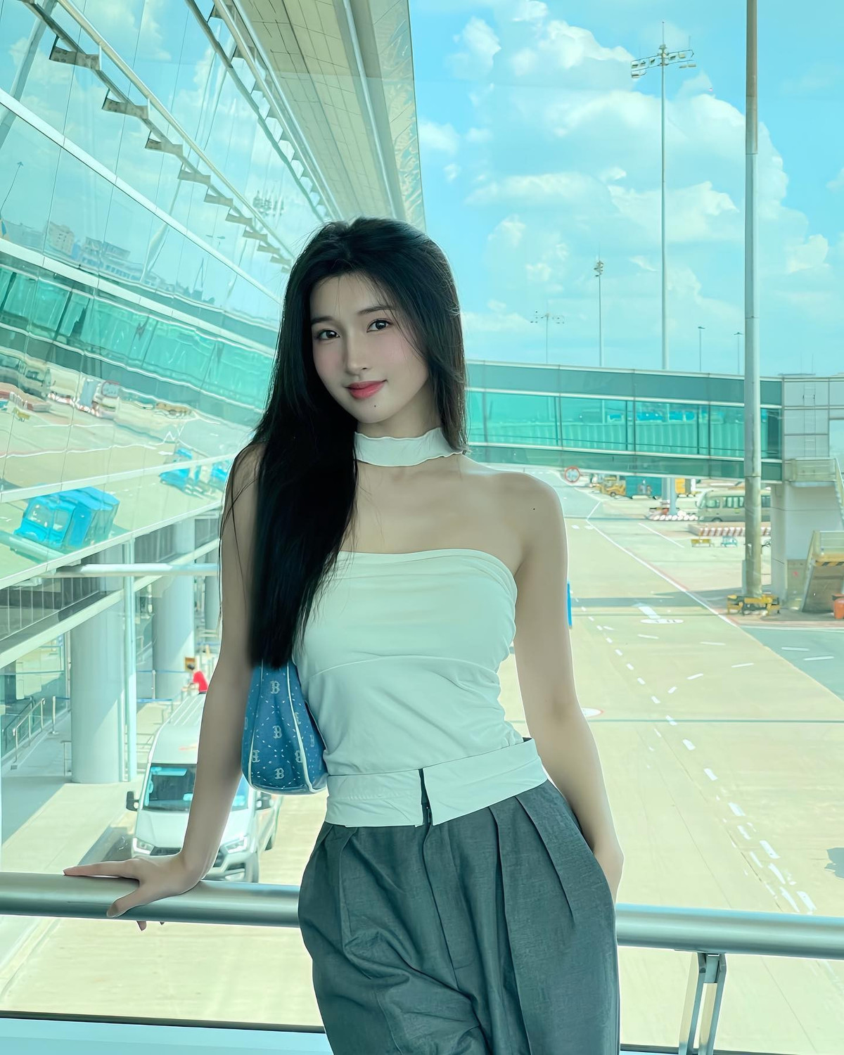 Các trang mạng xã hội cá nhân của cô cũng được khóa để bảo vệ đời sống riêng tư.