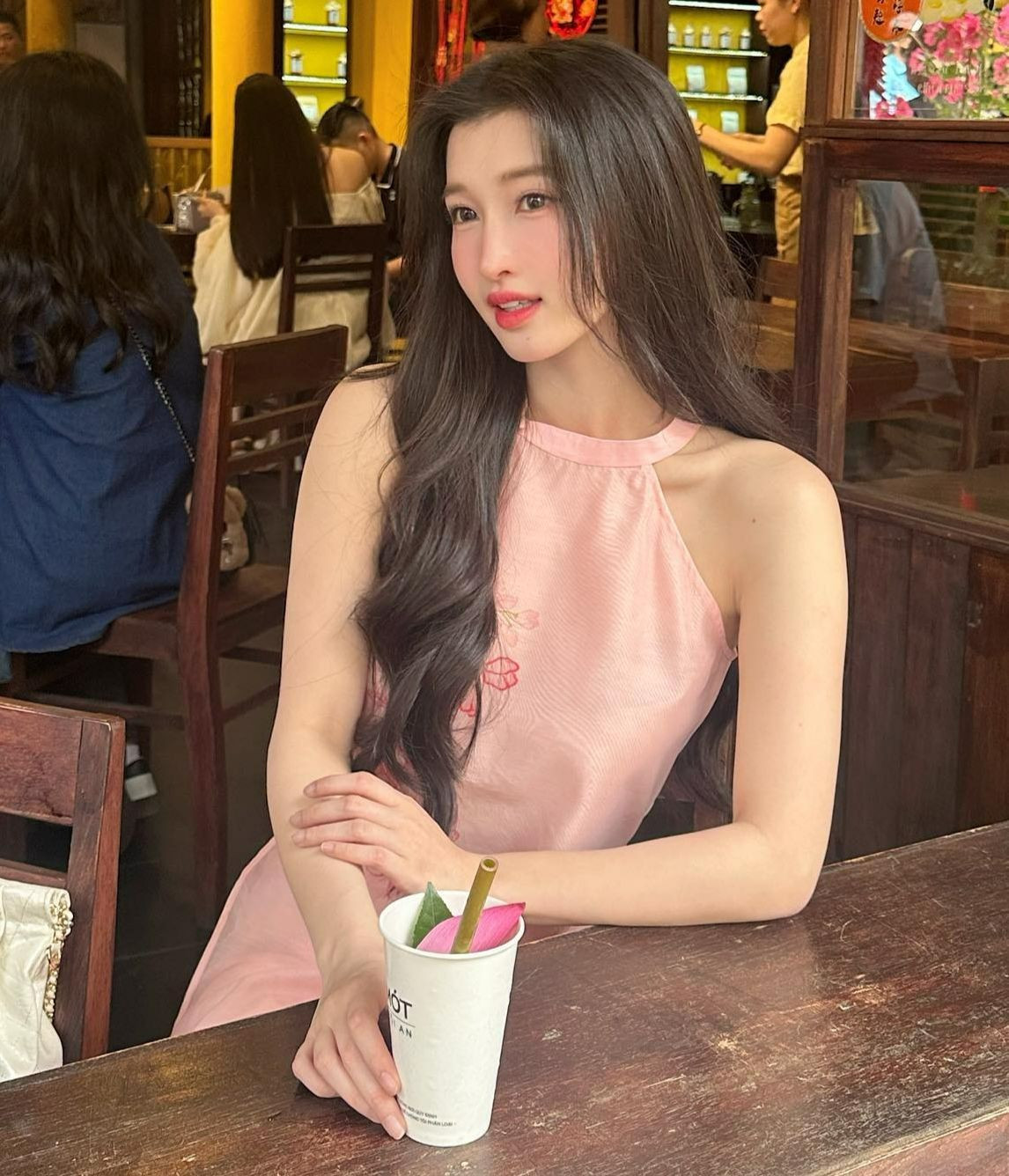 Dù hiện tại không còn xuất hiện trước công chúng, hình ảnh Á hậu Phương Nhi với visual “tiên tử” trong trẻo vẫn để lại dấu ấn sâu đậm trong lòng người hâm mộ.