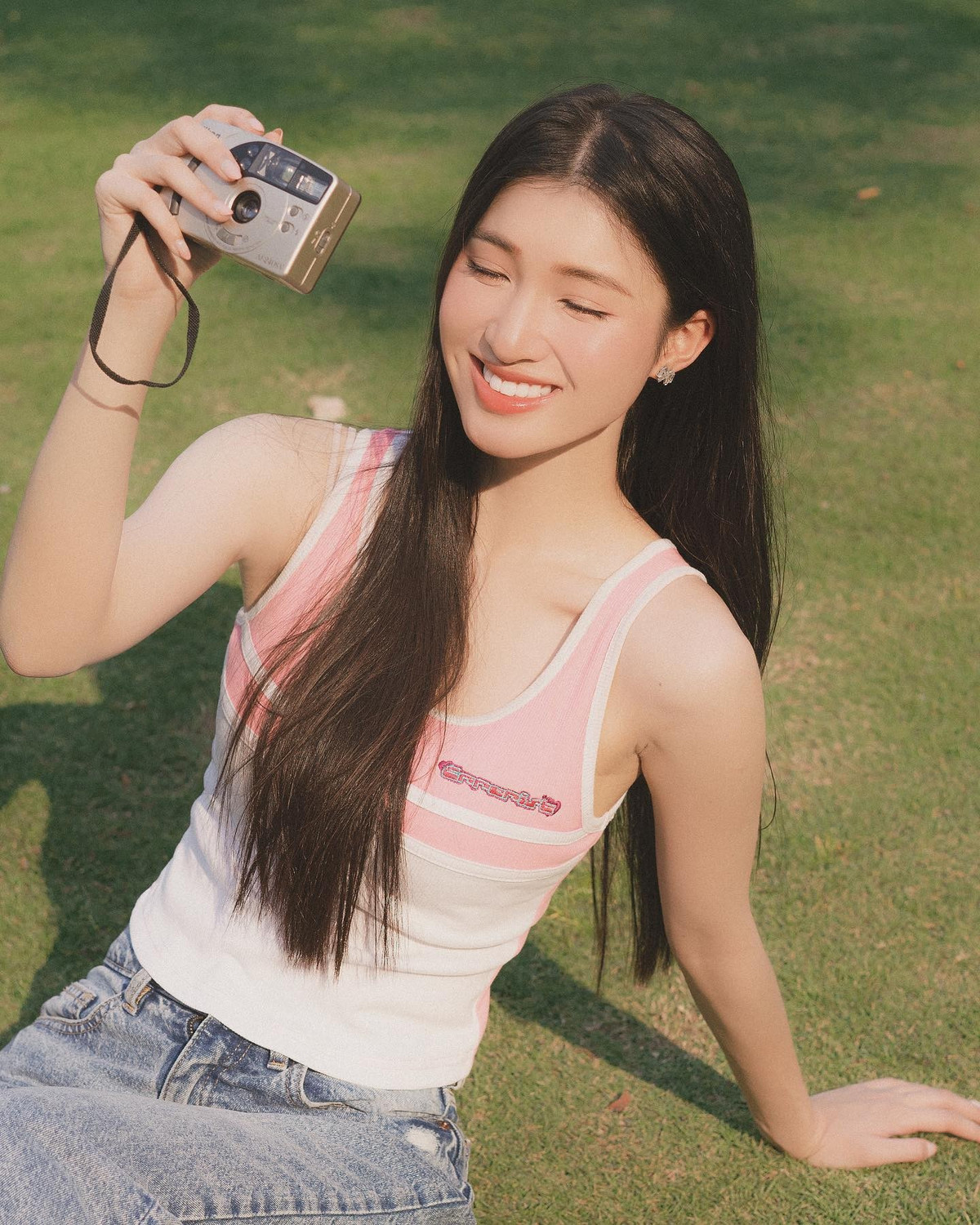 Vẻ đẹp trong veo, nhẹ tựa sương mai của Phương Nhi khiến nhiều người gọi cô là “thần tiên tỷ tỷ” nối gót Hoa hậu Đặng Thu Thảo.