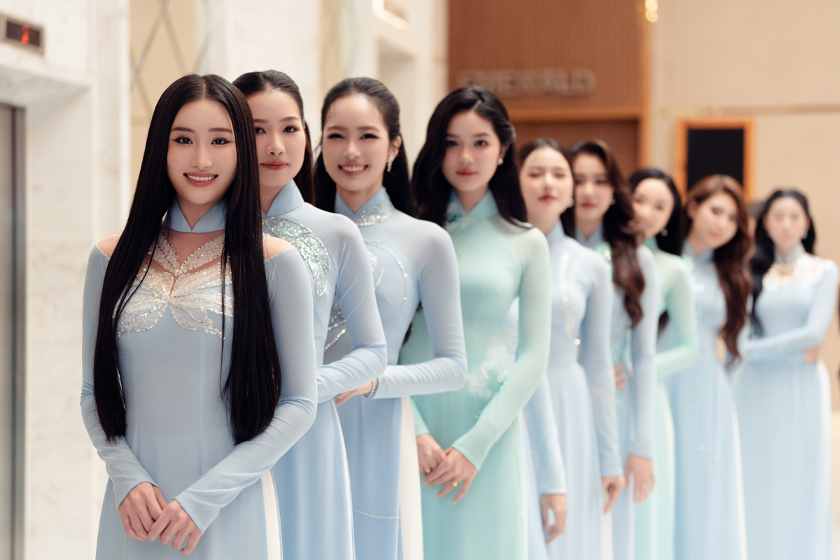 Nam Anh - Nam Em khoe lưng trần trên thảm đỏ Miss Cosmo TP HCM - 11