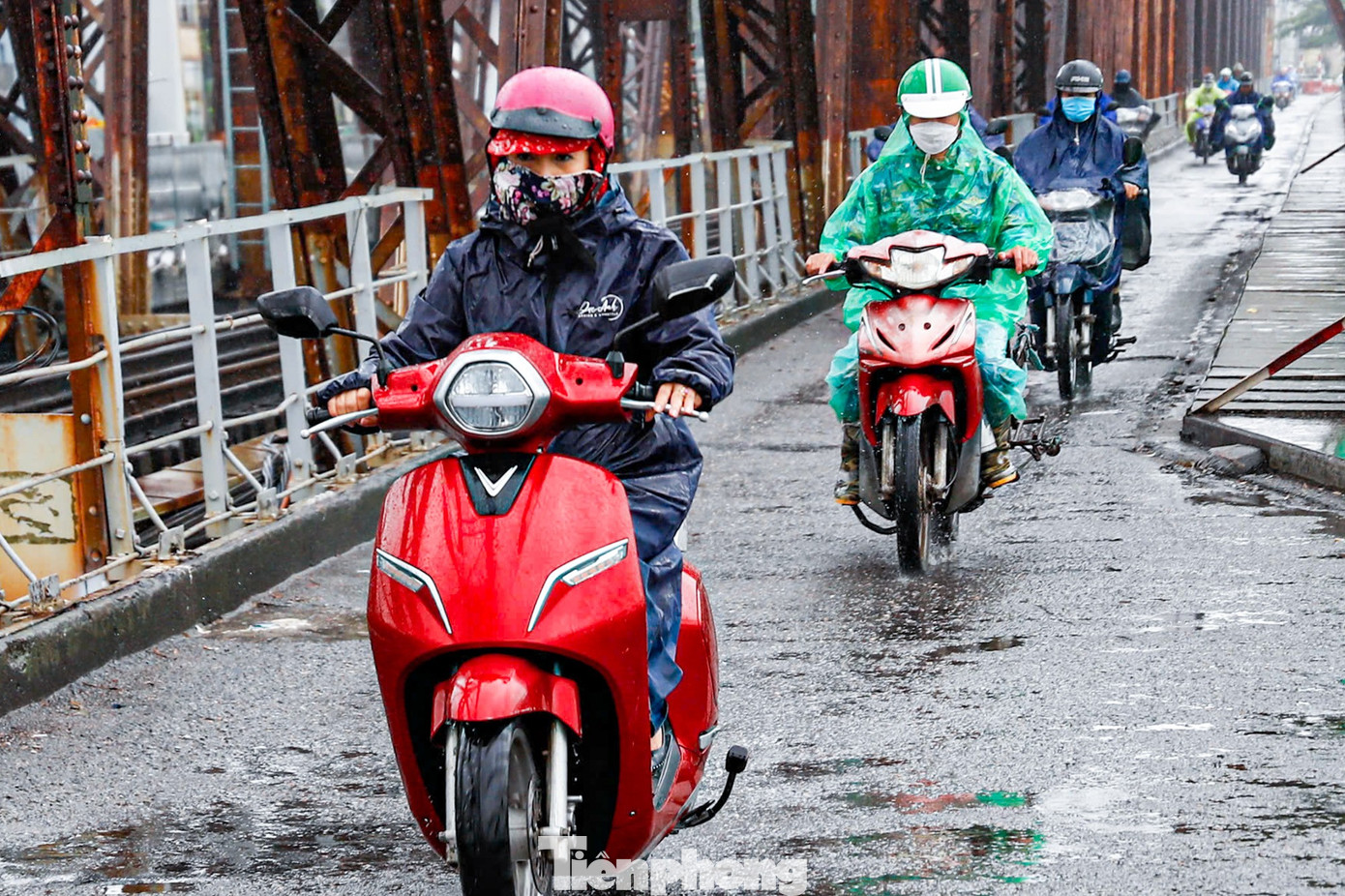 Dự báo từ ngày 4/11, ở khu vực Bắc Bộ, Thanh Hóa và Nghệ An trời rét, vùng núi cao Bắc Bộ có nơi rét đậm. Tại Hà Nội, trời tiếp tục có mưa nhỏ, sương mù nhẹ vào sáng sớm, nhiệt độ thấp nhất dao động 17–19 độ C, cảm giác rét rõ rệt về đêm và sáng sớm.