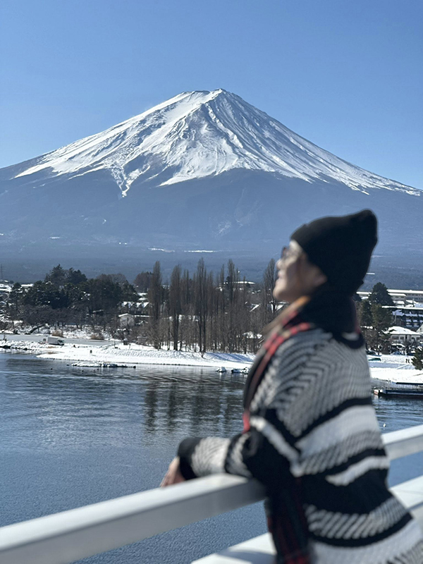 Thu Quỳnh cũng tiện thể khoe khéo khoảnh khắc đi chơi cùng con trai. Nhiều khán giả đều nhận xét, bé Be cũng thừa hưởng nét đẹp của nữ diễn viên.