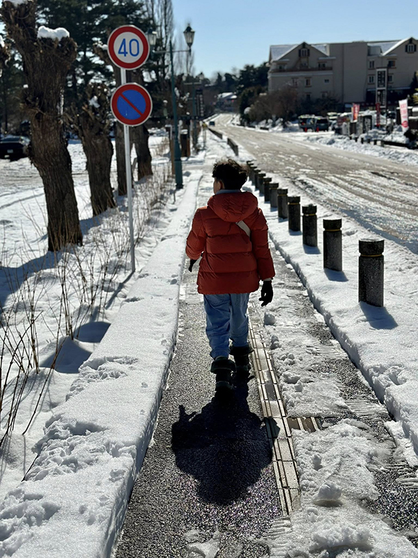 Về tích cách bé Be, cậu rất thích có em và rất hiểu chuyện. Suốt thời gian mẹ mang thai, Be chính là người chăm sóc mẹ. Trước khi mẹ sinh, cậu háo hức đón chờ và chuẩn bị những thứ cần thiết cho em bé.