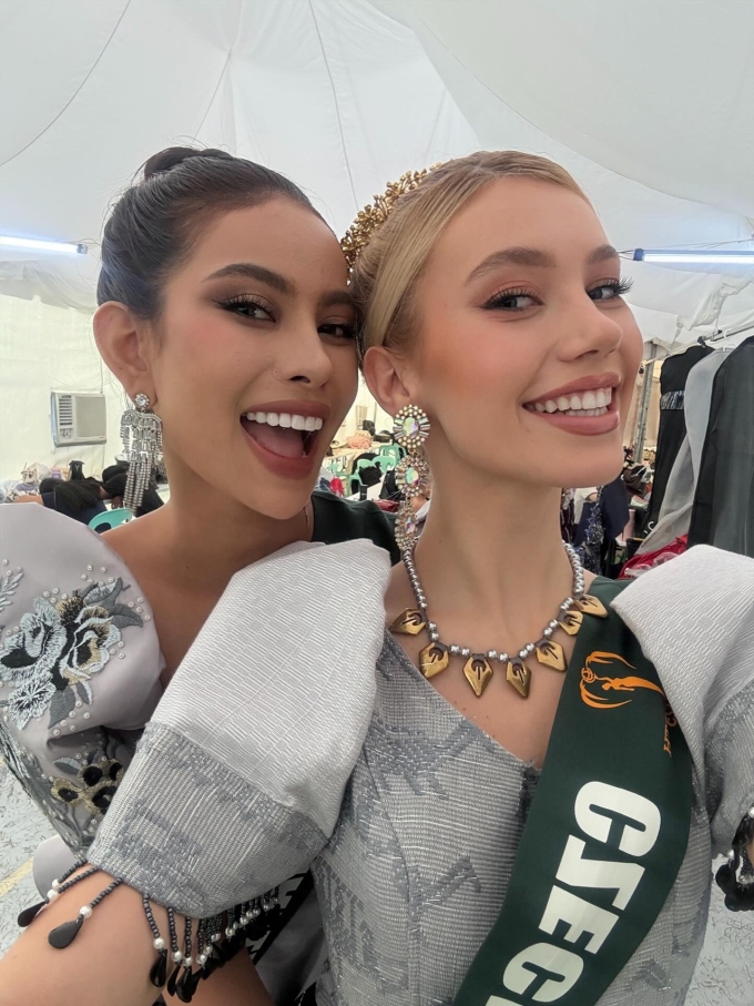 Natálie ghi điểm tại cuộc thi với nhan sắc tươi tắn, rực rỡ tuổi đôi mươi.