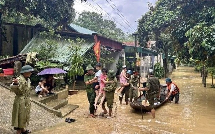 Trước 15h hôm nay phải hoàn thành sơ tán dân cư tại khu vực nguy hiểm. Ảnh VGP