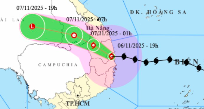 Vị trí tâm bão số 13 Kalmaegi lúc 19 giờ ngày 6-11. Ảnh: Trung tâm Dự báo khí tượng thủy văn quốc gia
