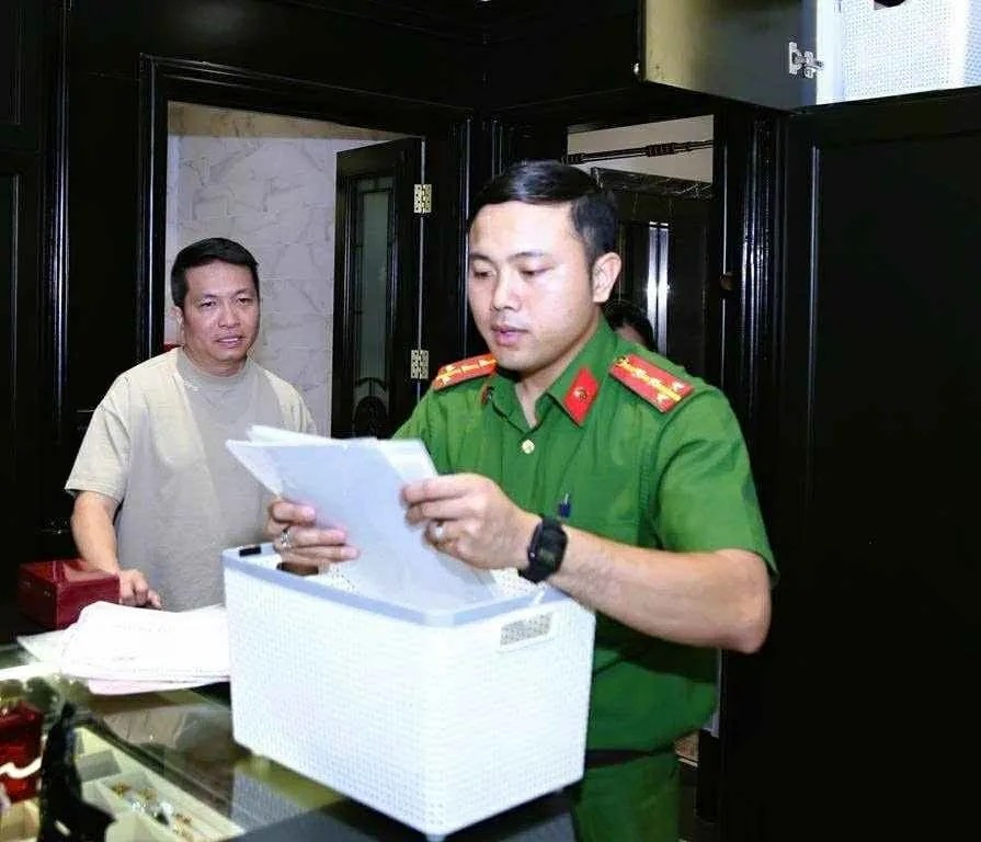 Biệt thự 400 tỷ 4 năm chưa xong của vợ chồng Đoàn Di Băng - 1