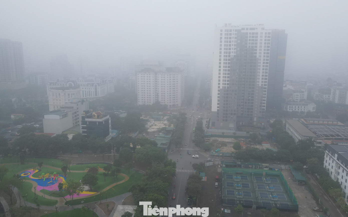 Hà Nội sương giăng kín lối, xe ôtô bật đèn giữa ban ngày - 3