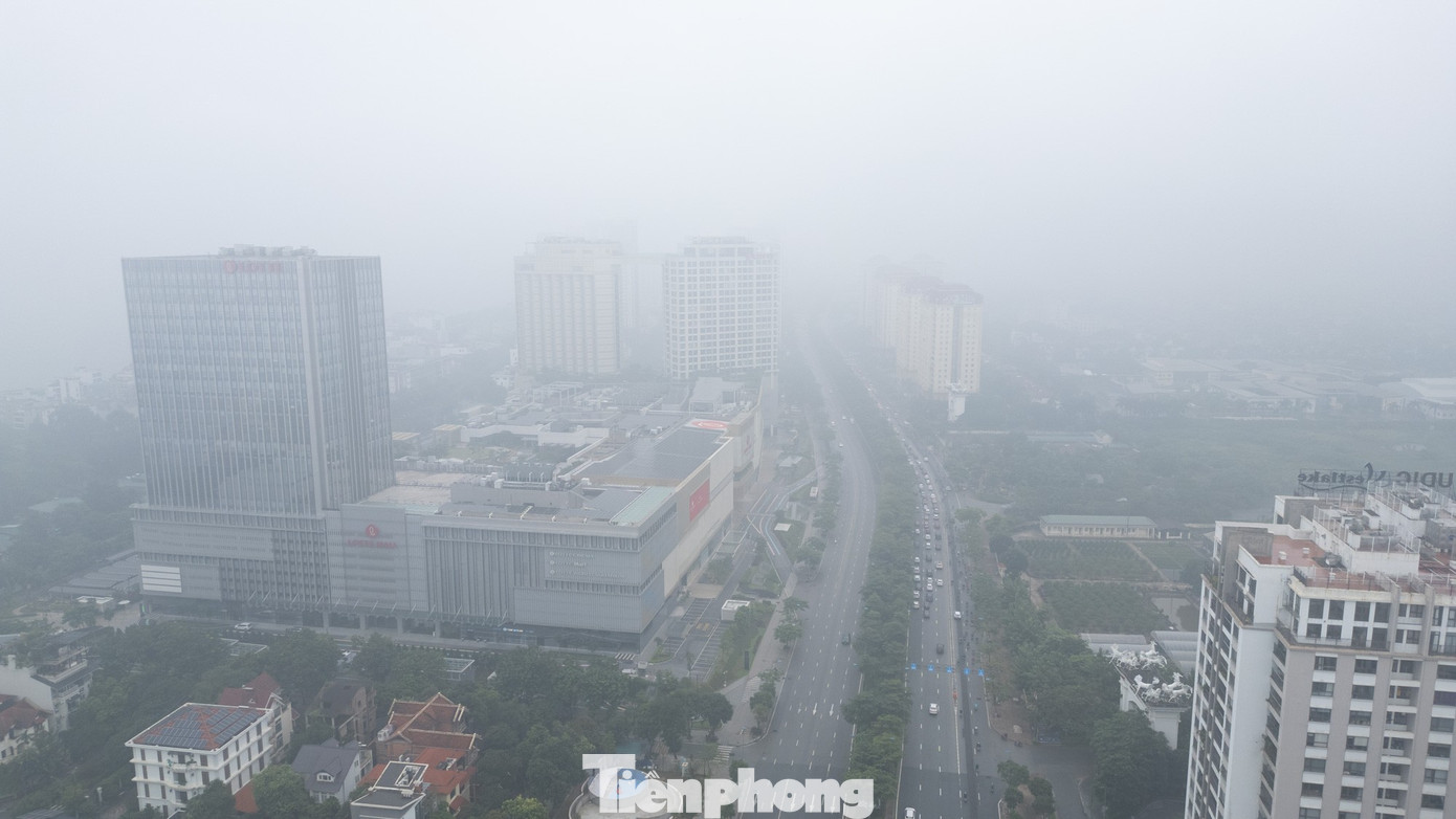 Bầu trời thành phố Hà Nội nhìn từ trên cao.